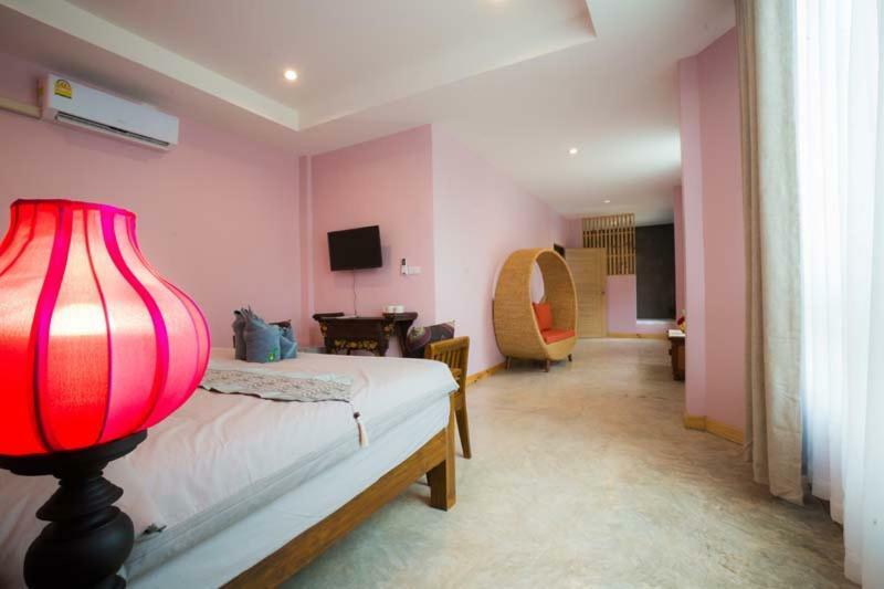 Hotel Sriananpura Chiang Mai Exterior foto