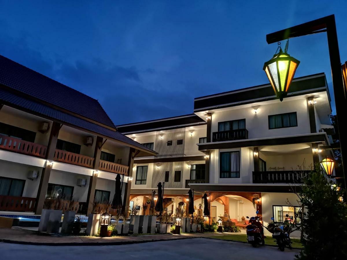 Hotel Sriananpura Chiang Mai Exterior foto