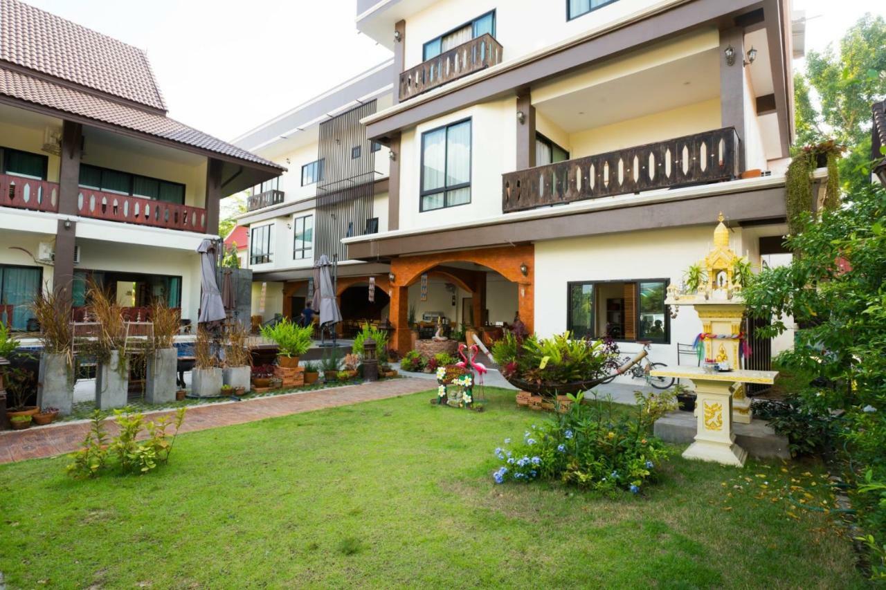 Hotel Sriananpura Chiang Mai Exterior foto